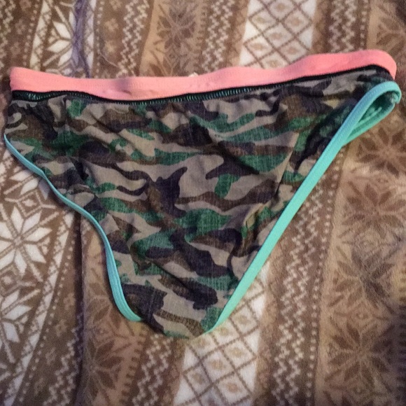 Bikini - Picture 3 of 3